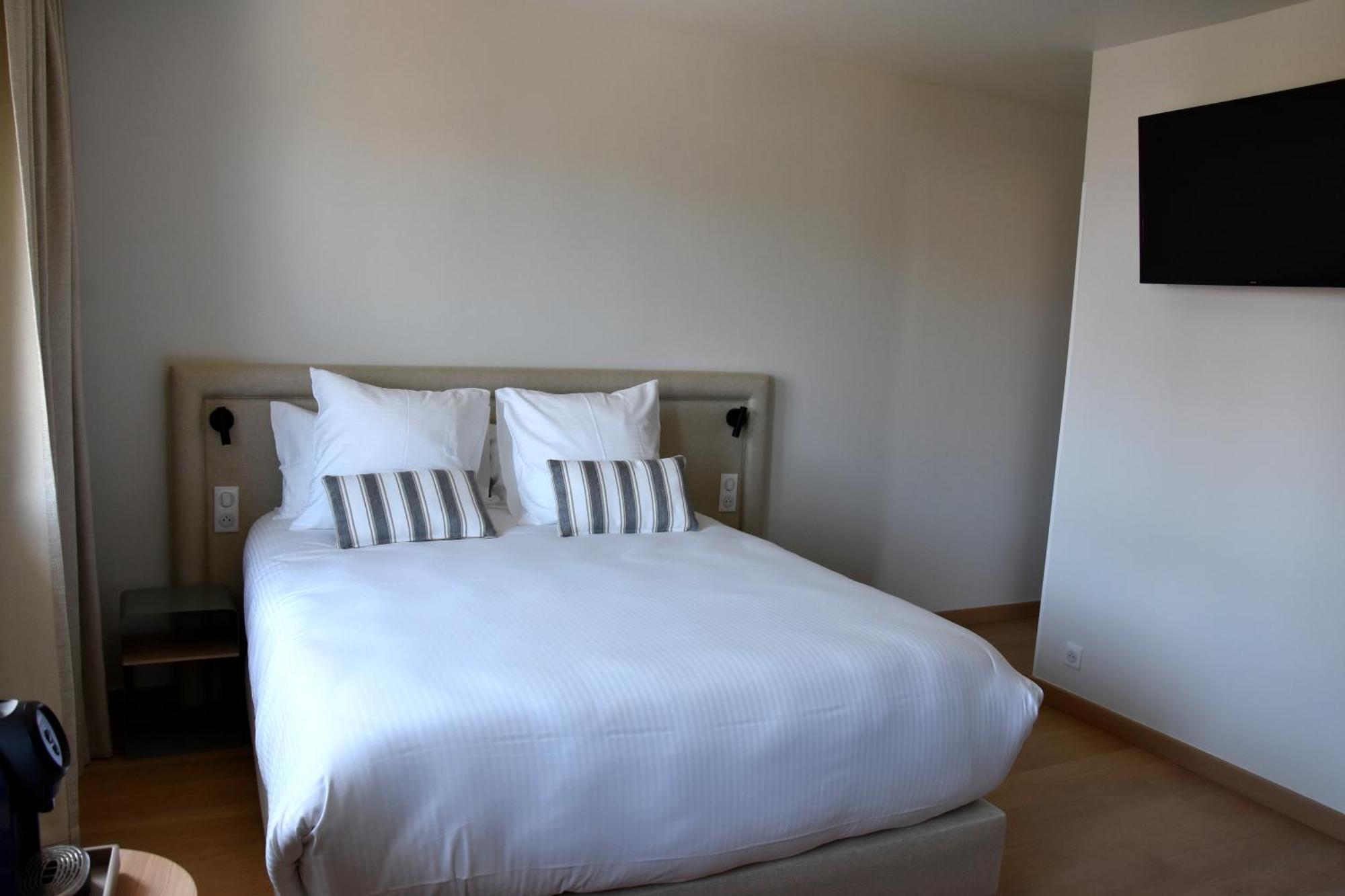 Quadruple Room Sea View,1667435939:JPEG