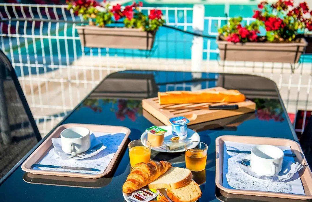 Ibis Budget Hyères-1